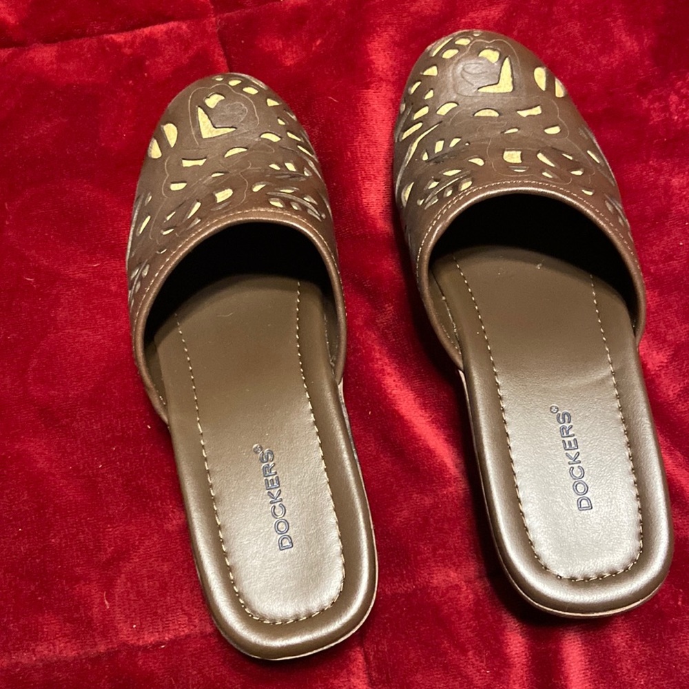 Dockers Brown Clogs, cutout design on top, new, Leather Upper, manmade heel